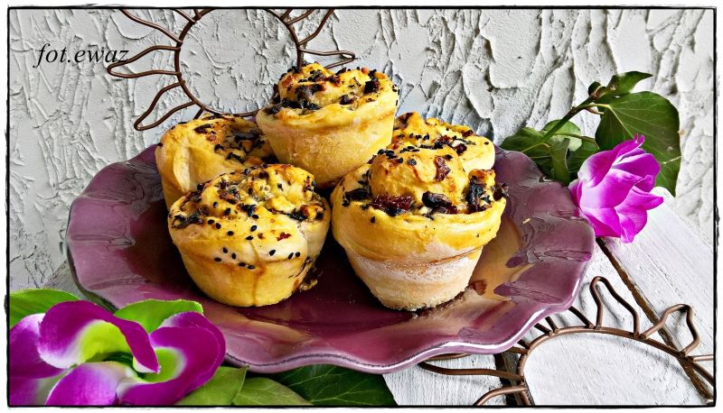 Pieczarkowo - serowe bułeczki Pieczarkowo - serowe bułeczki