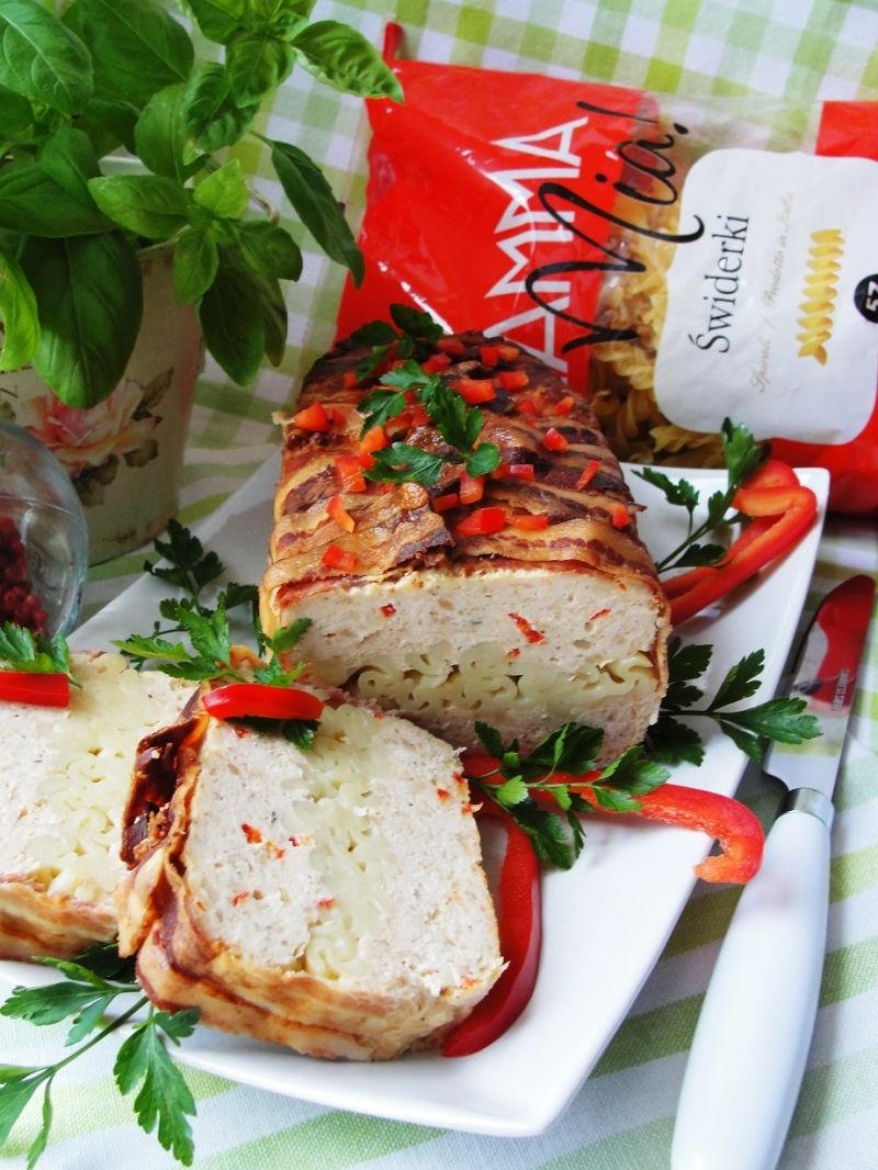 Pieczeń drobiowa z papryką i makaronem