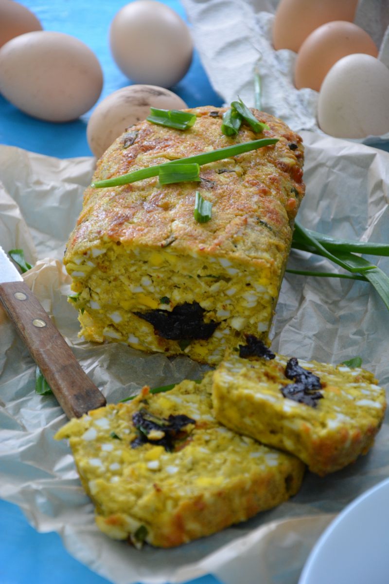 Pieczeń jajeczna z suszoną śliwką