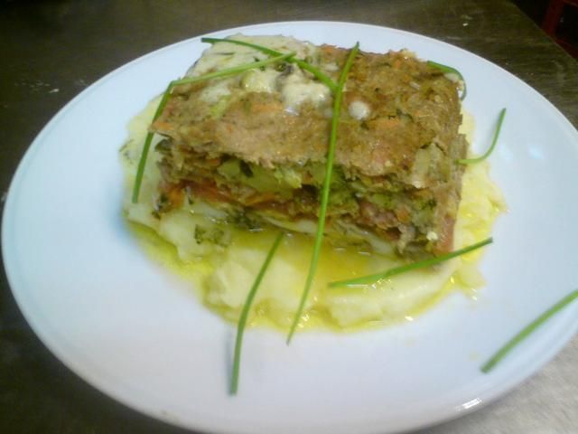 Pieczeń rzymska w sosie koperkowym 