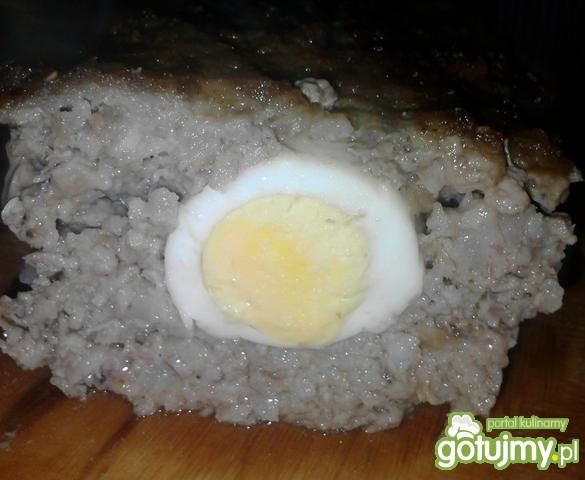 Pieczeń rzymska z jajkiem.
