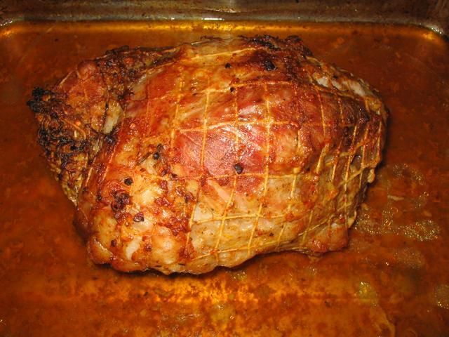 Pieczen wieprzowa z czosnkiem Pieczen wieprzowa z czosnkiem