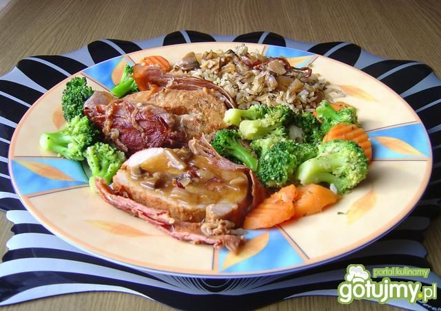 Pieczeń wieprzowa zawijana w boczku