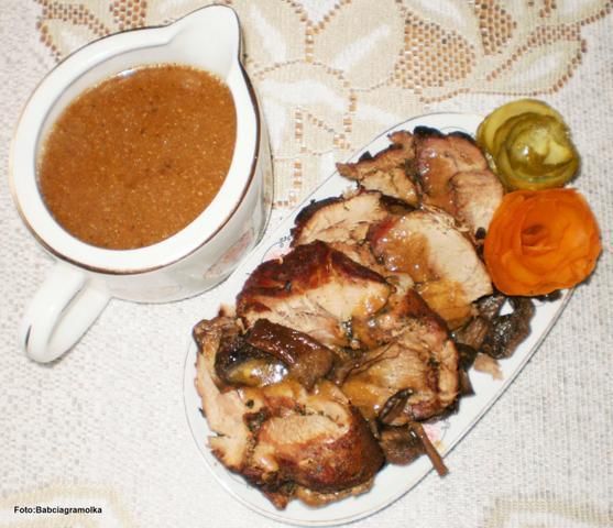 Pieczeń z dzika z grzybami z Garnka