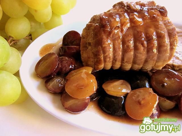 Pieczeń z indyka w winogronach