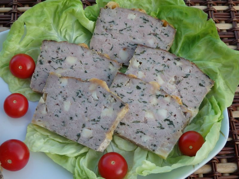 Pieczeń z indyka z serem i szpinakiem Pieczeń z indyka z serem i szpinakiem