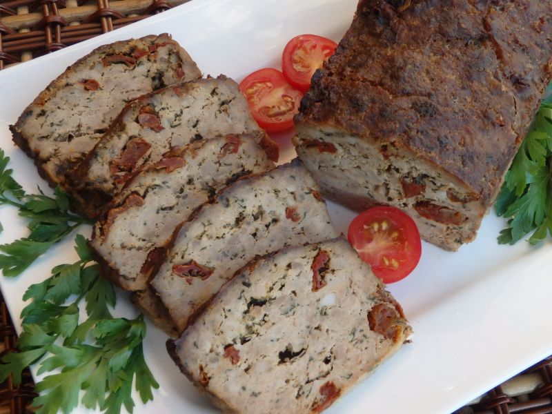 Pieczeń z indyka z suszonymi pomidorami