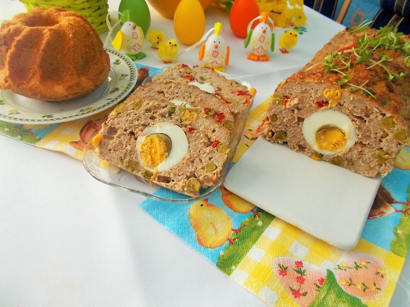 Pieczeń z jajkiem w środku