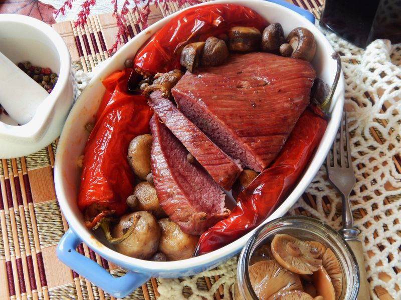 Pieczeń z jelenia z faszerowana papryką