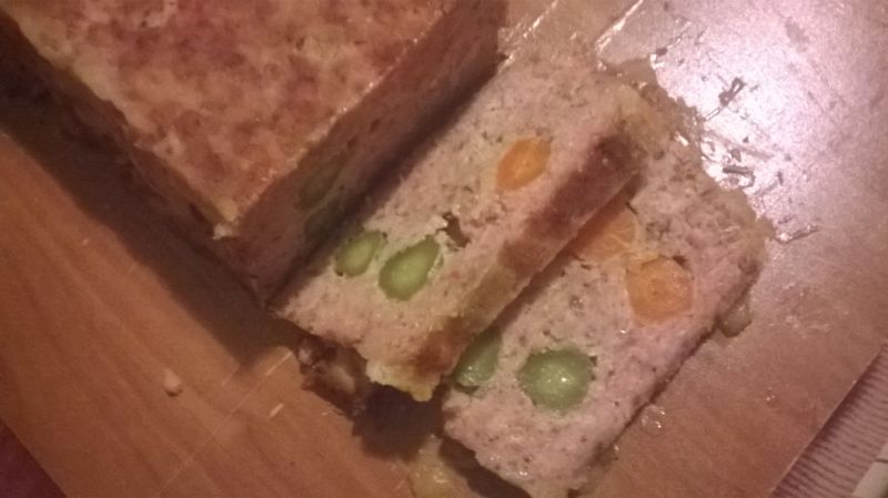 Pieczeń z korniszonem i marchewką