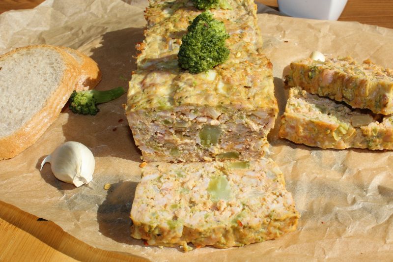 Pieczeń z mięsa mielonego z brokułem 