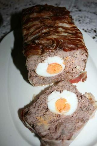 Pieczeń z różowym puree ziemniaczanym