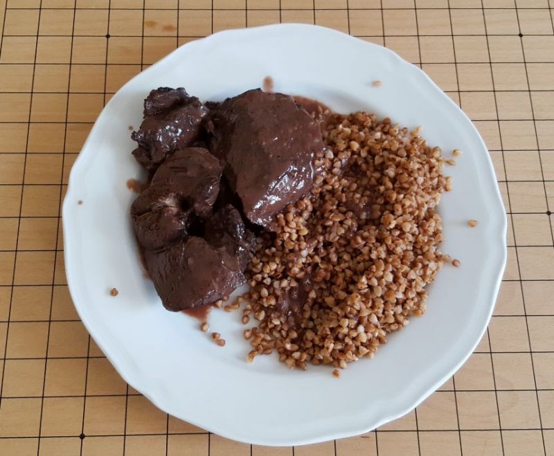 Pieczeń z sarny w winie z pomarańczą