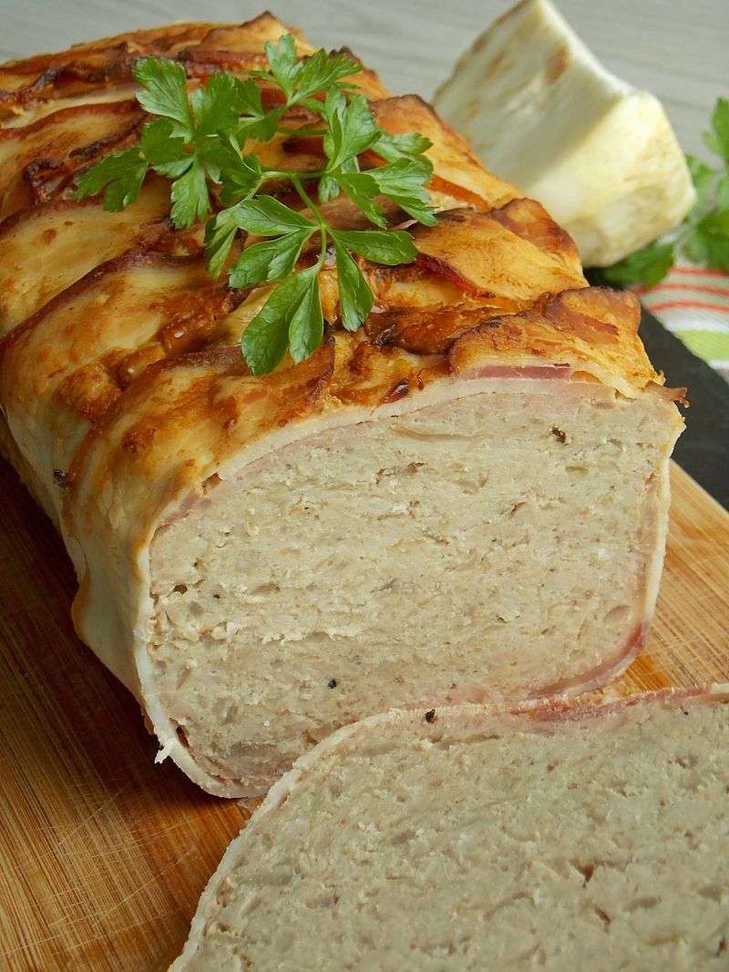 Pieczeń z selerem korzeniowym otulona boczkiem