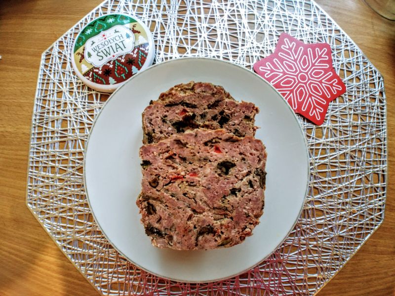 Pieczeń z suszonymi grzybami i warzywami 