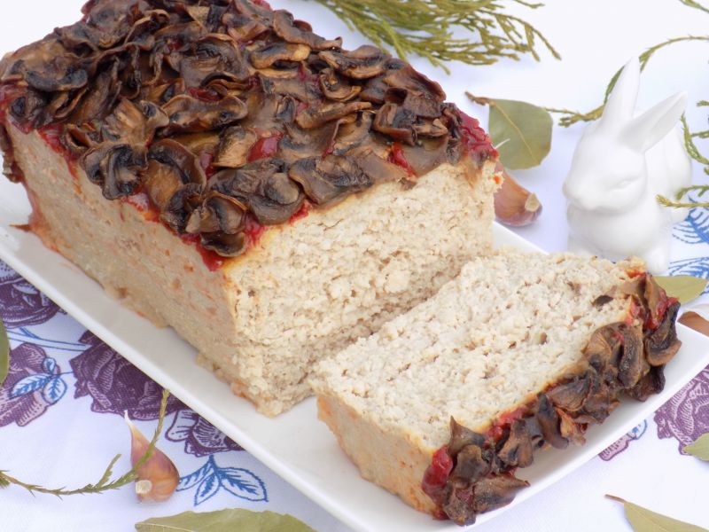 Pieczeń z szynki z pieczarkami i ketchupem