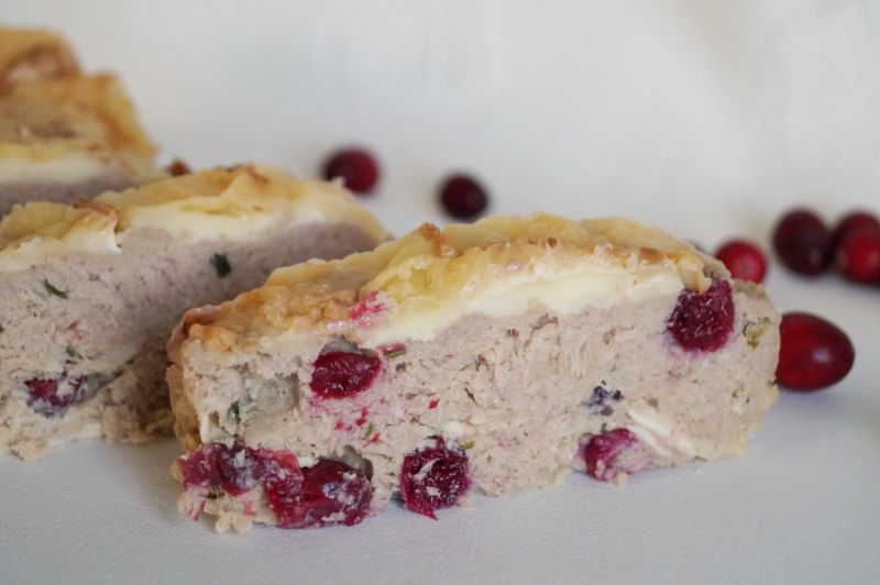 Pieczeń z żurawiną i serem pleśniowym