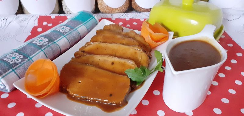 Pieczeń ze schabu z sosem własnym Pieczeń ze schabu z sosem własnym