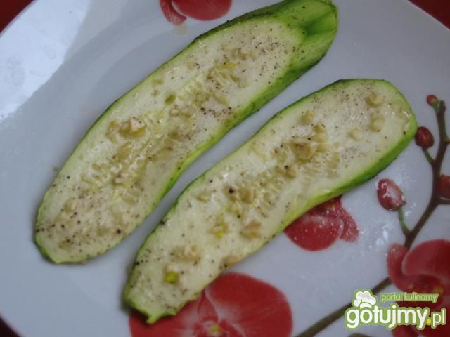 Pieczona cukinia z czosnkiem Pieczona cukinia z czosnkiem
