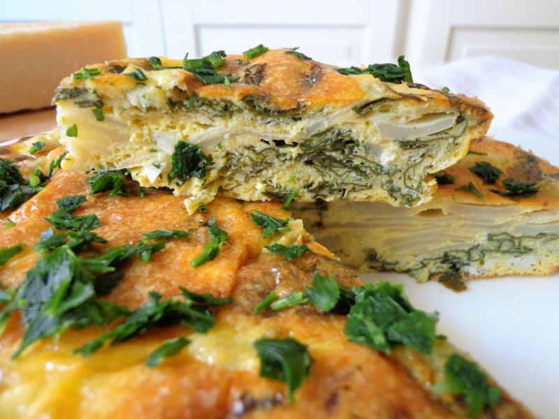 Pieczona frittata z topinamburem i szpinakiem Pieczona frittata z topinamburem i szpinakiem