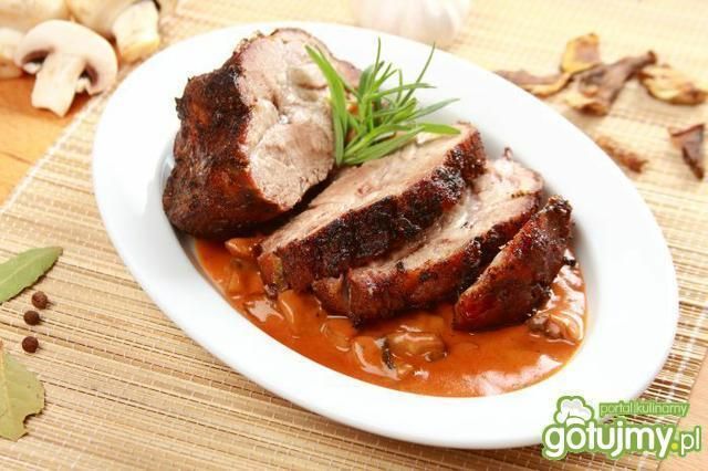 Pieczona karkówka w grzybowym sosie Pieczona karkówka w grzybowym sosie
