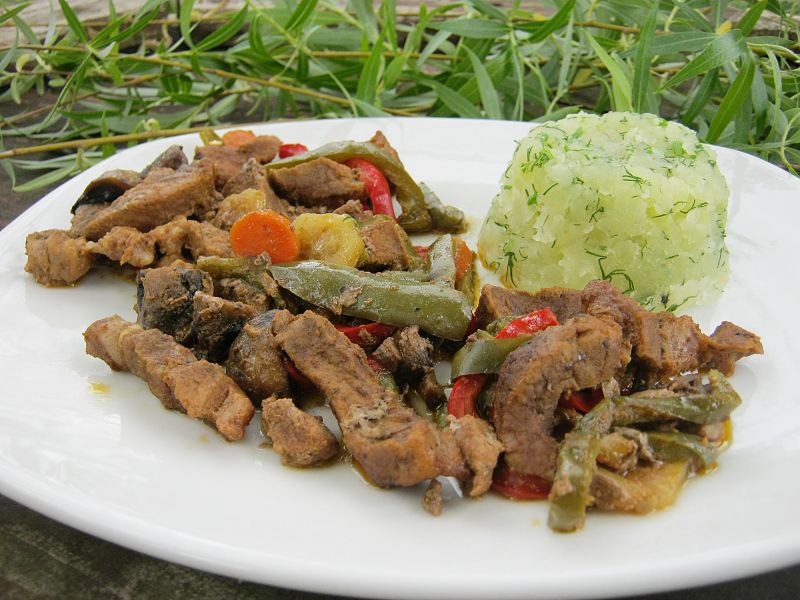 Pieczona karkówka z nutą bazylii, cytryny, papryki