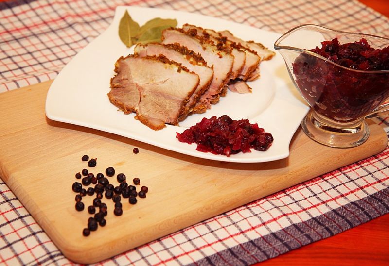 Pieczona łopatka i chutney z żurawiny