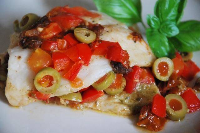 Pieczona panga z oliwkami  Pieczona panga z oliwkami