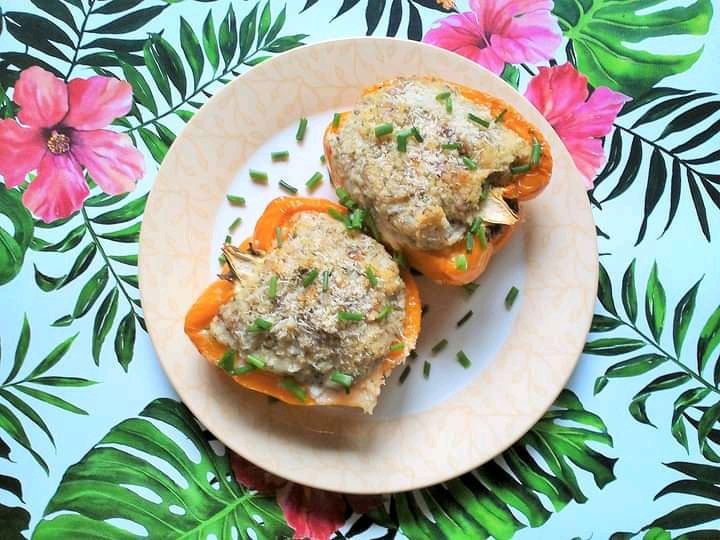 Pieczona papryka z kaszą jaglaną i boczkiem Pieczona papryka z kaszą jaglaną i boczkiem