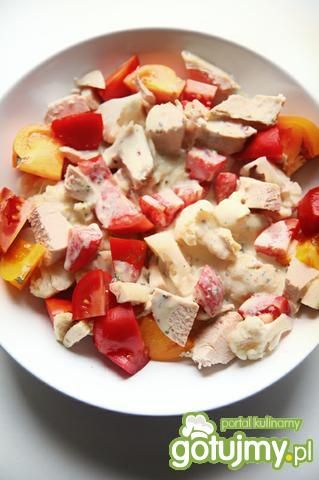 Pieczona pierś kurczaka w sałatce pomido Pieczona pierś kurczaka w sałatce pomido