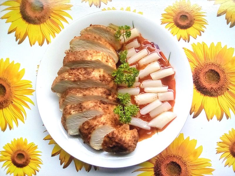 Pieczona pierś w sosie ze szparagami konserwowymi 