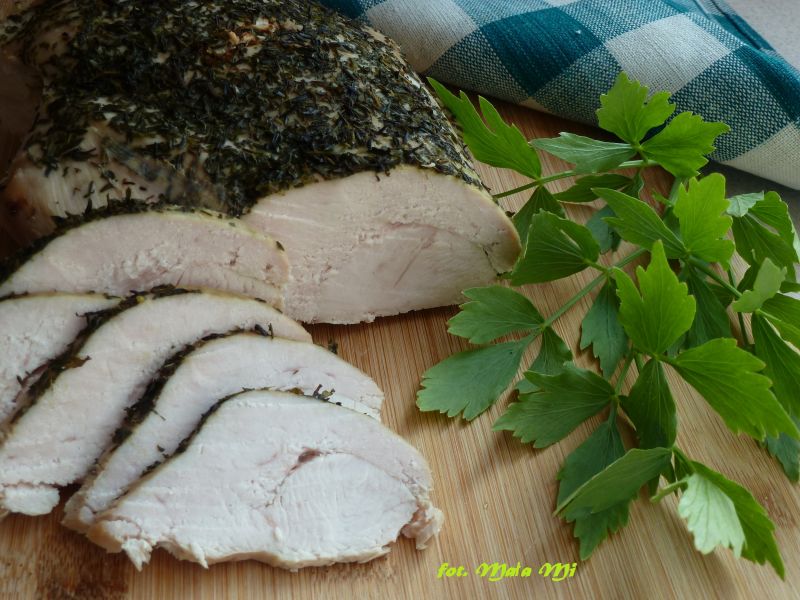 Pieczona pierś z indyka w lubczyku