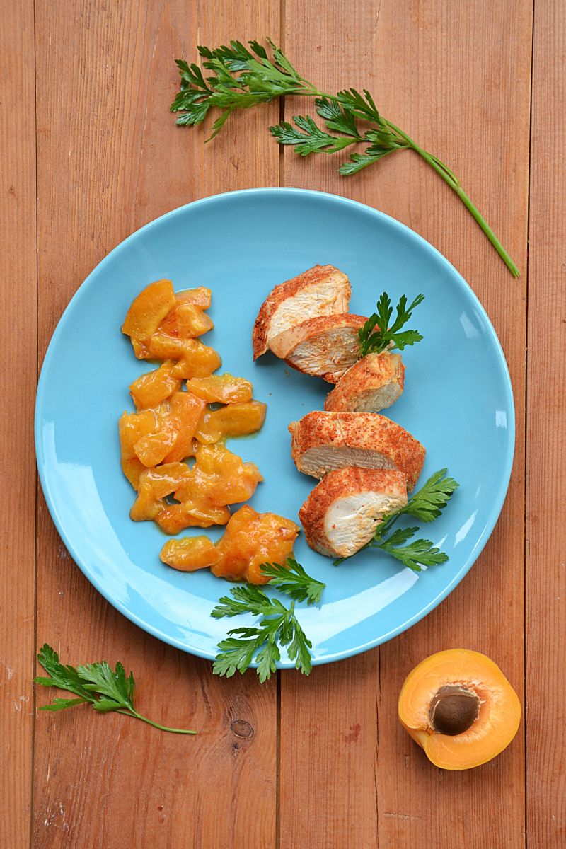 Pieczona pierś z kurczaka w sosie morelowym Pieczona pierś z kurczaka w sosie morelowym