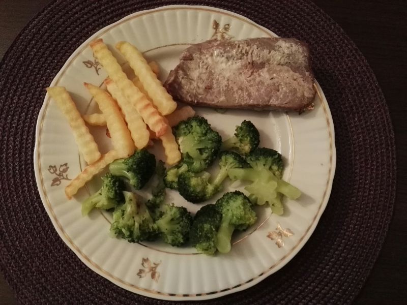 Pieczona polędwica z tuńczyka