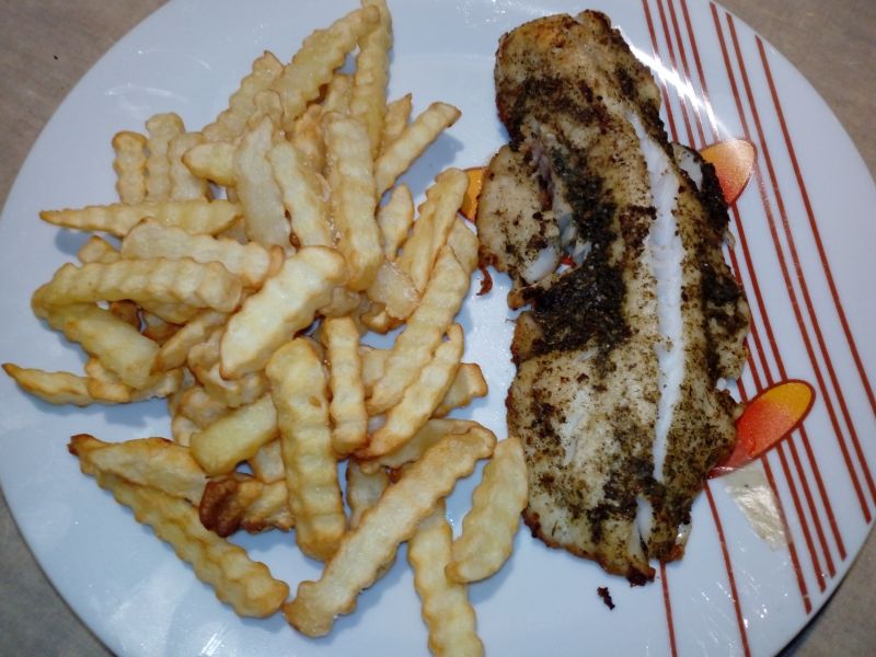 Pieczona ryba z frytkami