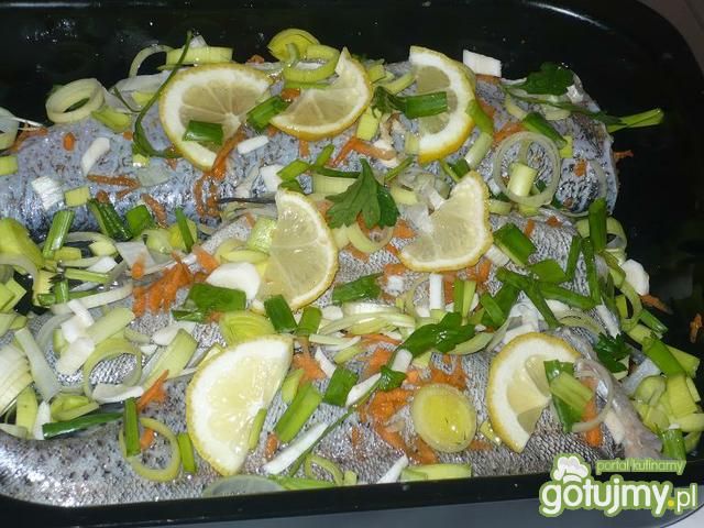 Pieczona ryba z warzywami