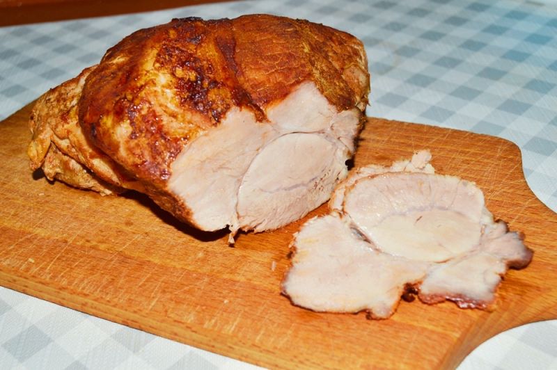 Pieczona szynka w ketchupie z cebulą Pieczona szynka w ketchupie z cebulą