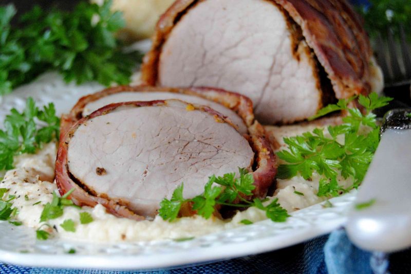 Pieczona szynka w selerowym puree 