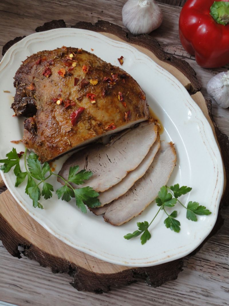 Pieczona szynka z rozmarynem