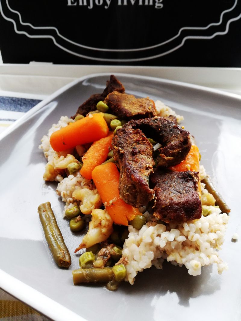 Pieczona wołowina z warzywami 