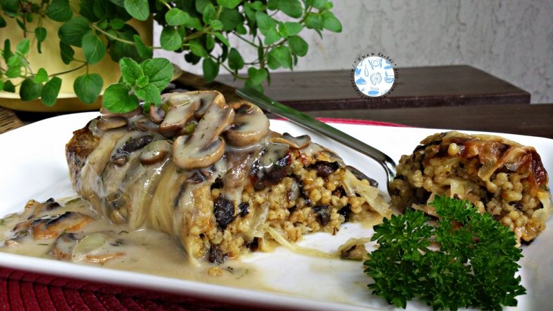 Pieczone gołąbki z kaszą i grzybami 