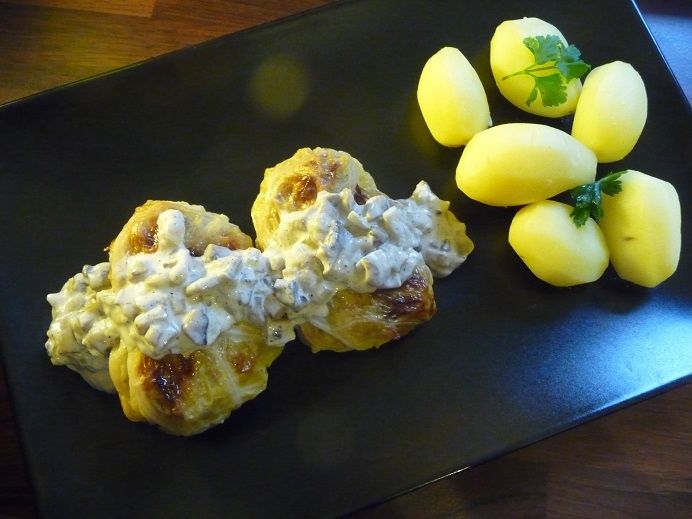 Pieczone gołąbki z sosem pieczarkowym