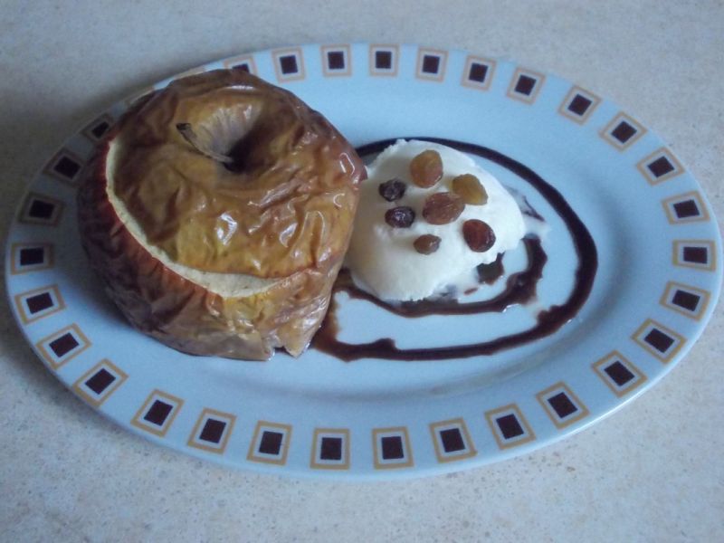 Pieczone jabłka z masłem orzechowym