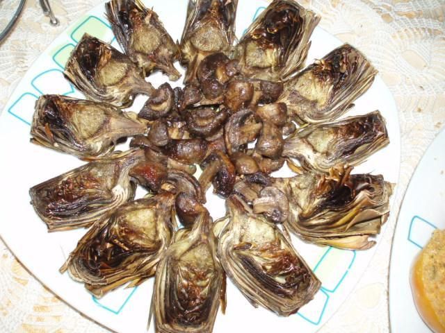 Pieczone karczochy z pieczarkami Pieczone karczochy z pieczarkami