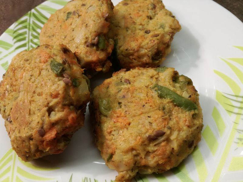 Pieczone kotleciki kalafiorowo-marchewkowe Pieczone kotleciki kalafiorowo-marchewkowe