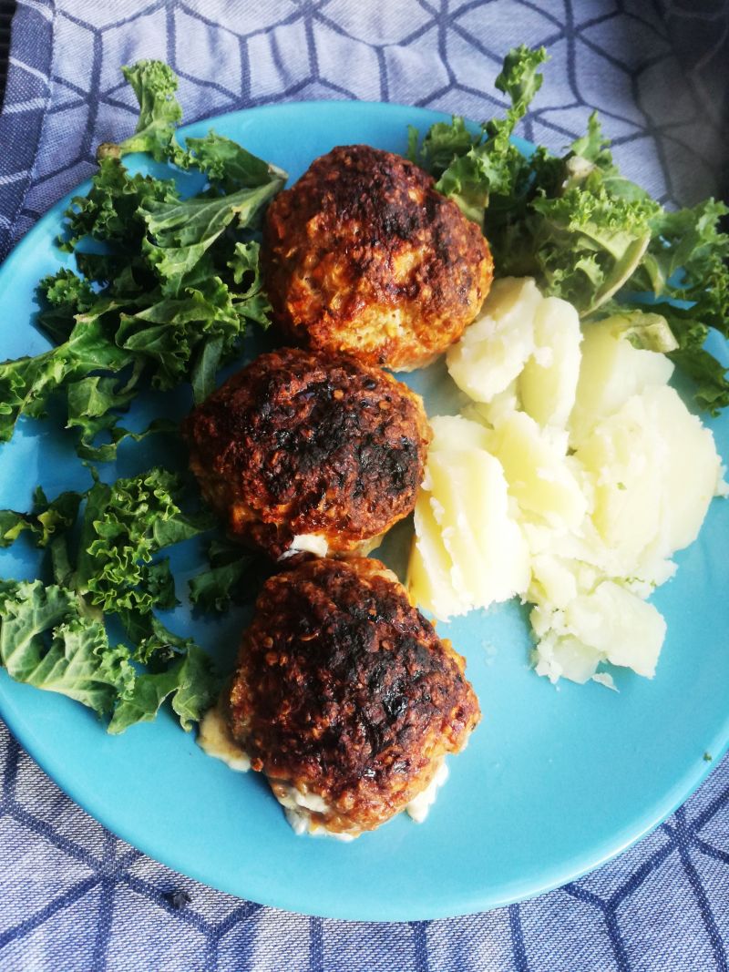 Pieczone kotleciki z mięsa z indyka z ma