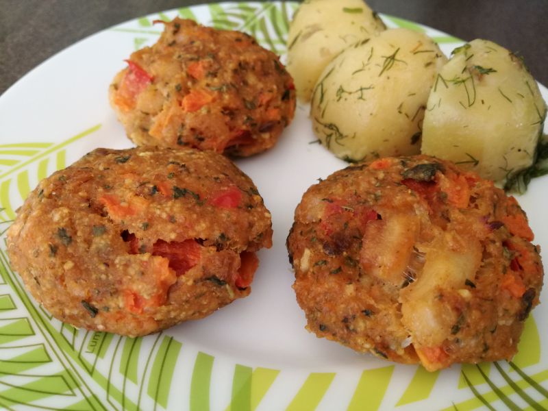 Pieczone kotlety rybne z papryką