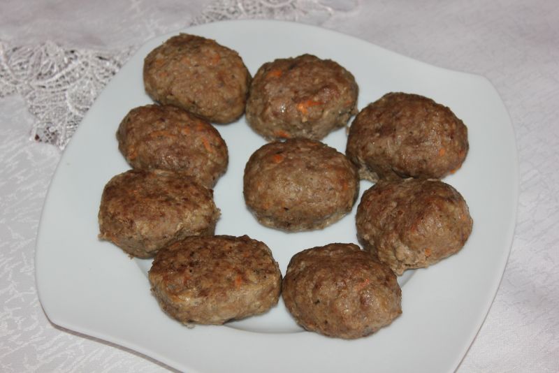 Pieczone kotlety wieprzowo-wołowe