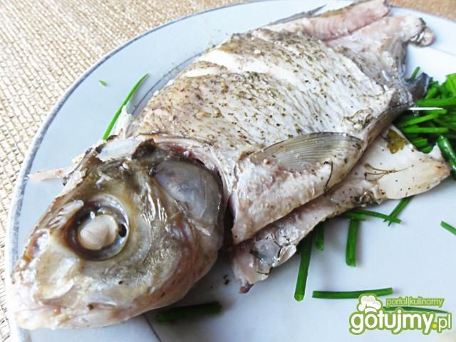 Pieczone leszcze i karaski