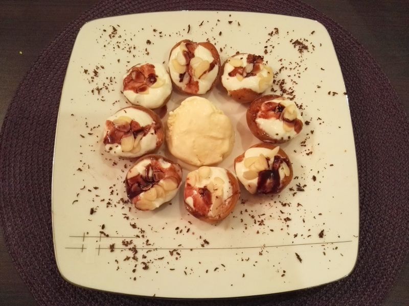 Pieczone morele z kremem z ricotty